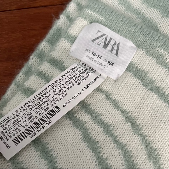 Zara Pale Green Knit Scarf - Picture 2 of 2